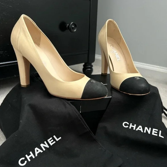 ❗️SOLD❗️ CHANEL Beige And Black Goatskin Cap Toe Heels CC Size 37 US 7 Pumps - Picture 2 of 14